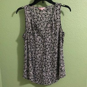 Lightweight v-neck tank Size M